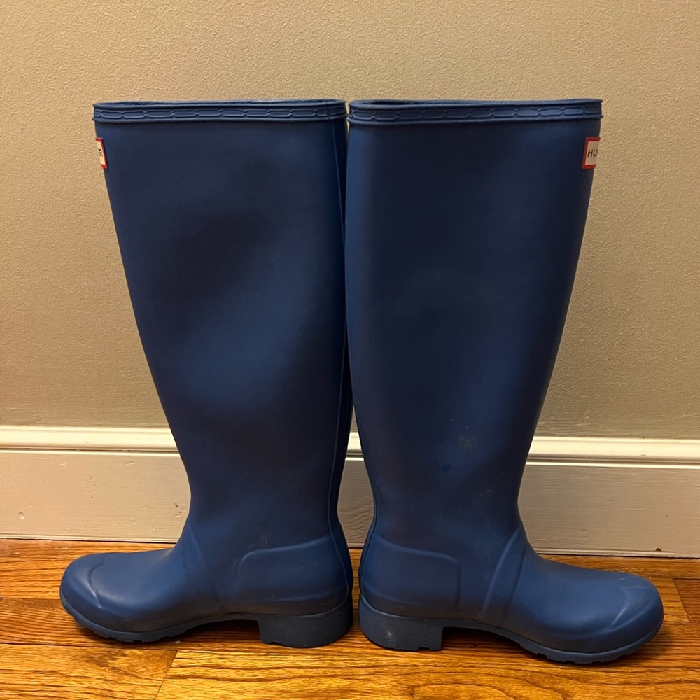 Blue Hunter boots. - Picture 3 of 7
